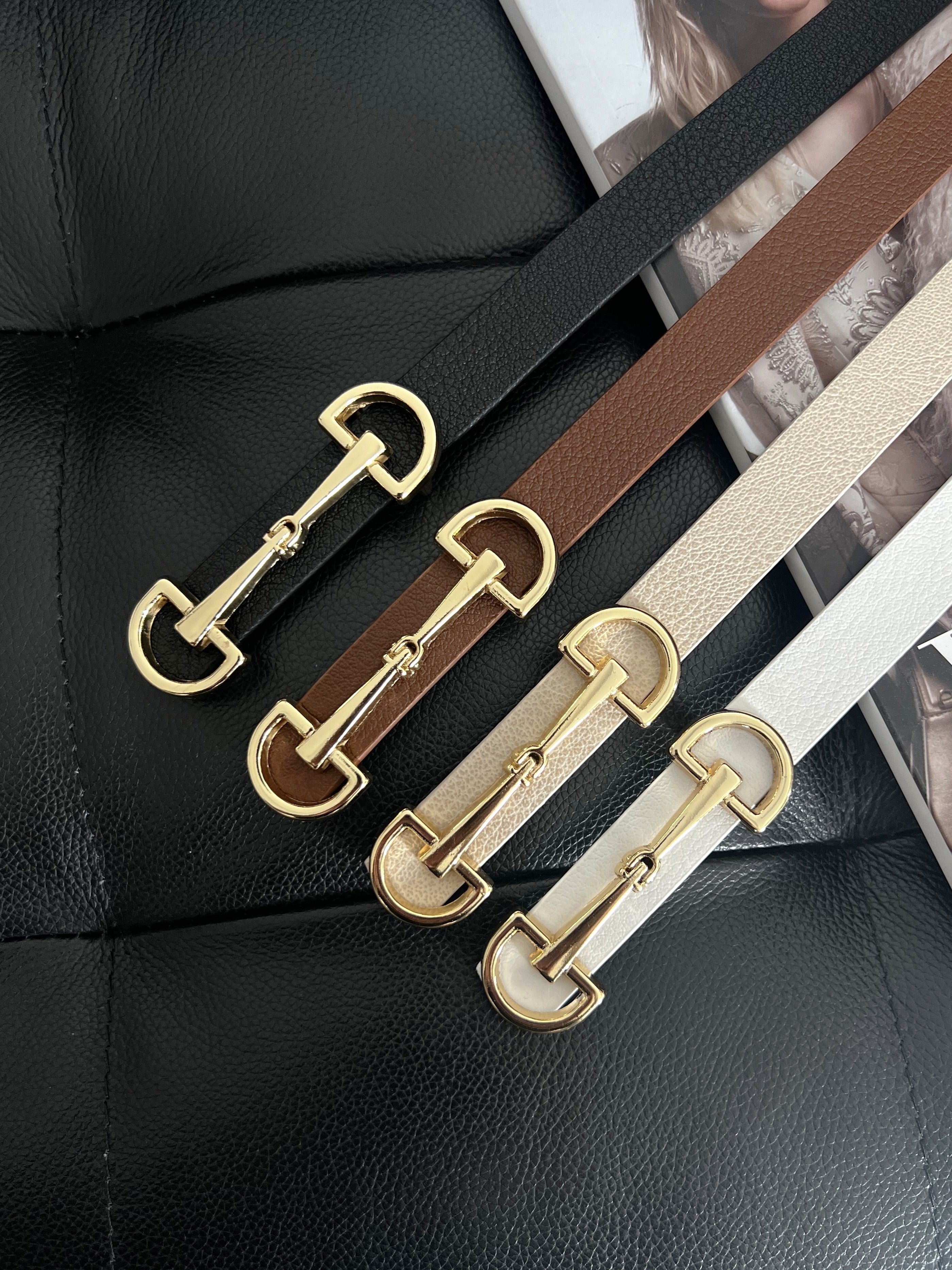 Ceinture fine femme – Boucles longues dorées