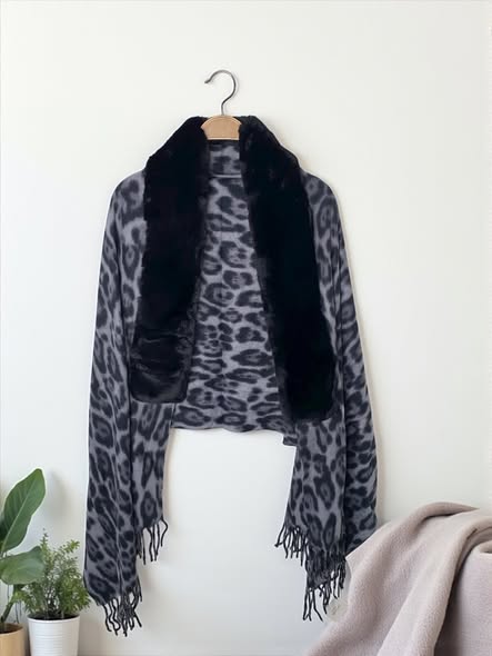 Étole chic imprimée léopard en cachemire mélangé