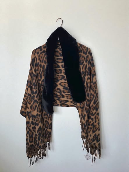 Étole chic imprimée léopard en cachemire mélangé