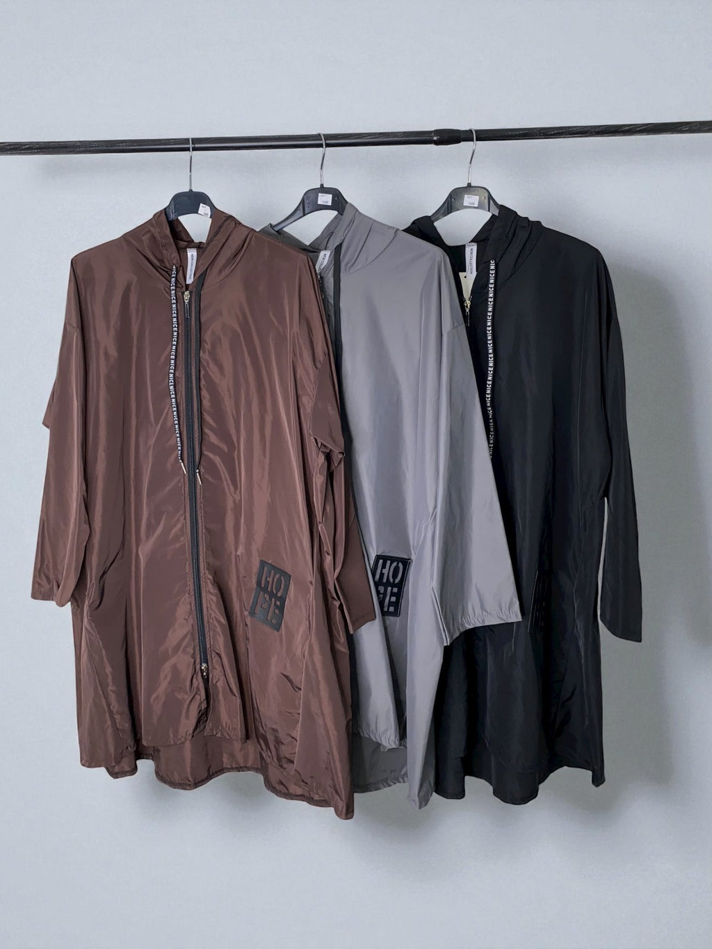 Veste déperlante à capuche grande taille – Légère et pratique TU curvy